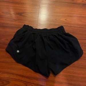 Lulu Lemon Hotty Hot 2.5 inch shorts